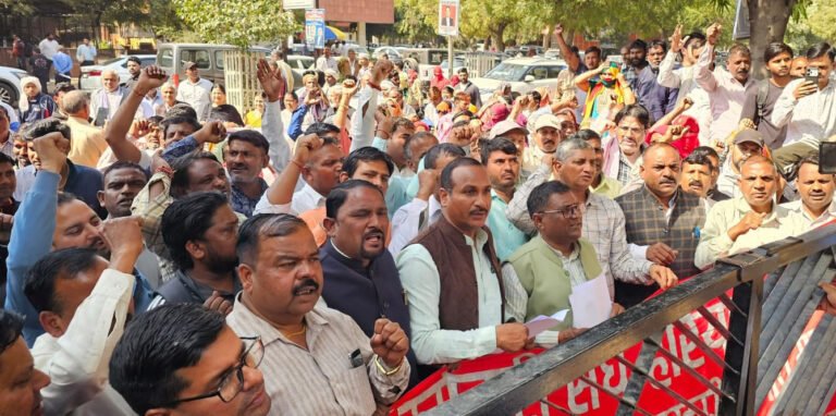 अखिल भारतीय राज्य सरकारी कर्मचारी फैडरेशन के आह्वान पर राष्ट्रीय मांग दिवस मनाते हुए जिला मुख्यालय पर जोरदार प्रदर्शन किया 