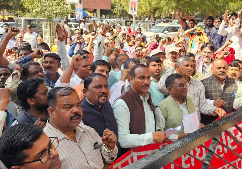 अखिल भारतीय राज्य सरकारी कर्मचारी फैडरेशन के आह्वान पर राष्ट्रीय मांग दिवस मनाते हुए जिला मुख्यालय पर जोरदार प्रदर्शन किया 