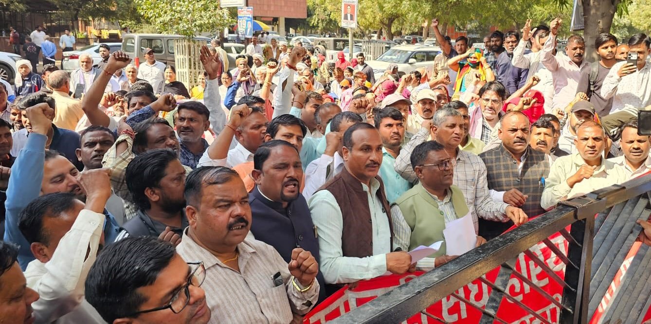 अखिल भारतीय राज्य सरकारी कर्मचारी फैडरेशन के आह्वान पर राष्ट्रीय मांग दिवस मनाते हुए जिला मुख्यालय पर जोरदार प्रदर्शन किया 