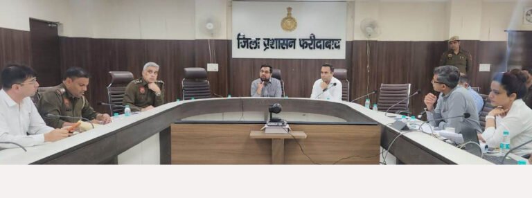 रॉन्ग साइड वाहन चालकों के चालान और इंपाउंड की प्रक्रिया करें सुनिश्चित, डीसी आयुष सिन्हा ने सड़क सुरक्षा सुधार कार्यों और मॉडल रोड परियोजना की समीक्षा की