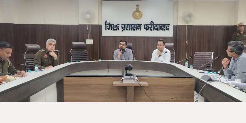 रॉन्ग साइड वाहन चालकों के चालान और इंपाउंड की प्रक्रिया करें सुनिश्चित, डीसी आयुष सिन्हा ने सड़क सुरक्षा सुधार कार्यों और मॉडल रोड परियोजना की समीक्षा की