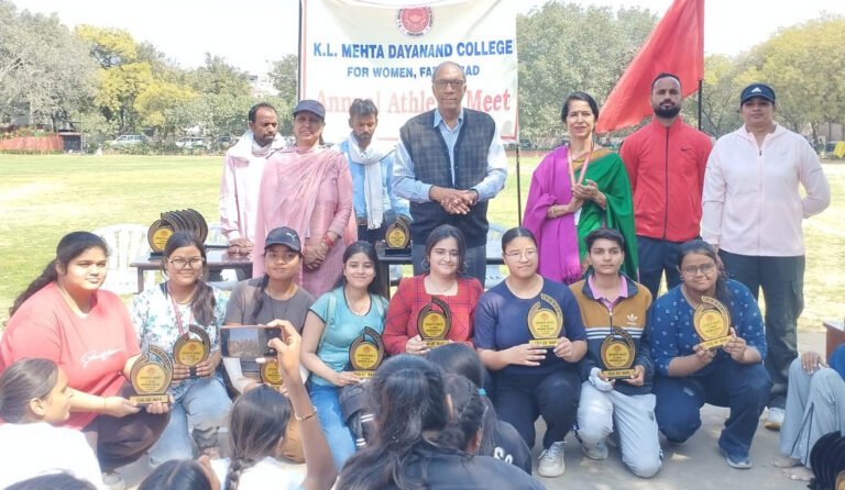 के.एल. मेहता दयानंद महिला महाविद्यालय,के वार्षिक एथलेटिक मीट की विभिन्न ट्रैक एवं फील्ड प्रतियोगिताओं में छात्राओं ने खेल भावना का उत्कृष्ट प्रदर्शन किया