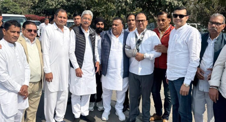 कांग्रेस प्रदेशाध्यक्ष ने ली कार्यकर्ताओं की बैठक, घेराव को लेकर किया विचार विमर्श,मजदूरों के हितों पर कुठाराघात किसी भी कीमत पर नहीं होगा बर्दाश्त : राव नरेंद्र सिंह