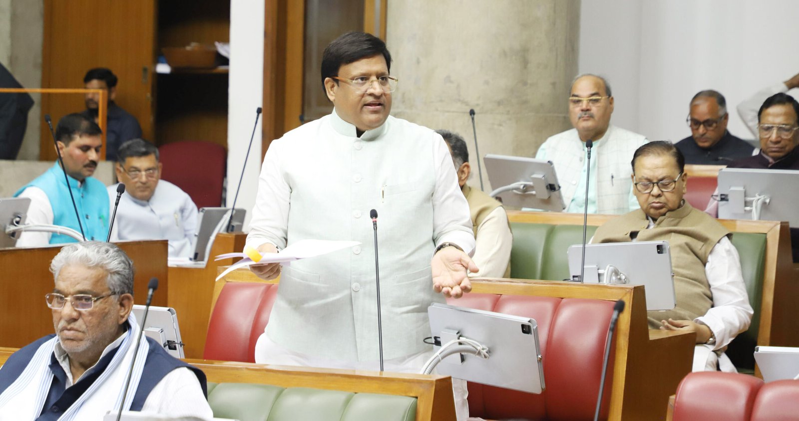 बल्लभगढ़ में 1640 आवासों के लंबित मामलों पर बड़ी  राहत, पूर्ण भुगतान करने वालों की रजिस्ट्री, एकमुश्त किस्त जमा पर ब्याज माफी हेतु विशेष कैम्प की सदन में घोषणा : विपुल गोयल