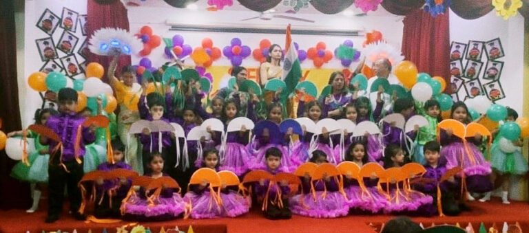 शेमरॉक बड्स स्कूल सेक्टर-37 का वार्षिकोत्सव बड़े धूमधाम से मनाया गया, विद्यार्थी ही देश का सुनहरी भविष्य है : सुषमा मल्होत्रा