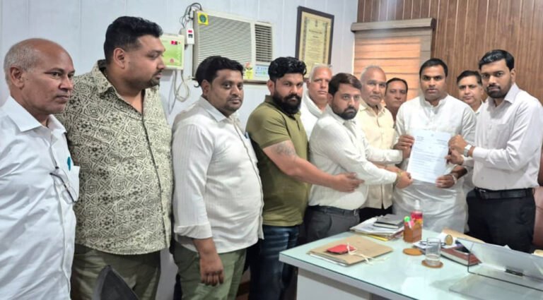 कांग्रेस नेता गिरीश भारद्वाज के नेतृत्व में गांव मुजेसर की  मूलभूत सुविधाओं की मांग को लेकर ज्वाइंट कमिश्नर को सौंपा ज्ञापन