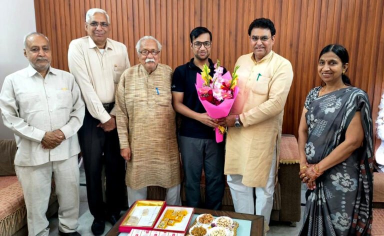 यूपीएससी परीक्षा उत्तीर्ण करने वाले छात्र का किया सम्मान, कनिष्क ने देशभर में रोशन किया फरीदाबाद का नाम : ललित नागर पूर्व विधायक