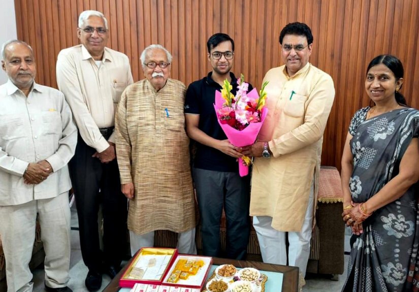 यूपीएससी परीक्षा उत्तीर्ण करने वाले छात्र का किया सम्मान, कनिष्क ने देशभर में रोशन किया फरीदाबाद का नाम : ललित नागर पूर्व विधायक