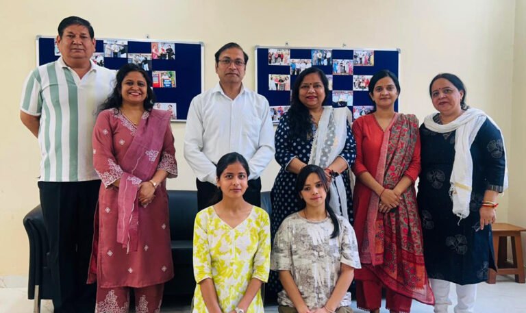 अग्रवाल कॉलेज की दो मेधावी छात्राओं को एआईसीटीई सरस्वती छात्रवत्तृि के तहत ₹25,000 प्रतिवर्ष की छात्रवृत्ति राशि