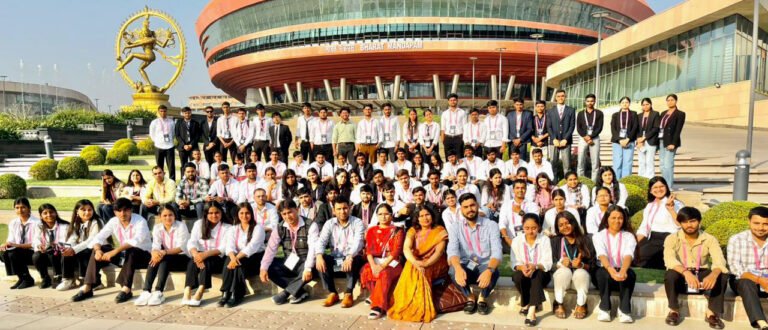 डीएवी शताब्दी महाविद्यालय, फरीदाबाद के विद्यार्थियों की नई दिल्ली स्थित भारत मण्डपम में आयोजित  कार्यक्रम ‘द राइजिंग भारत समिट’