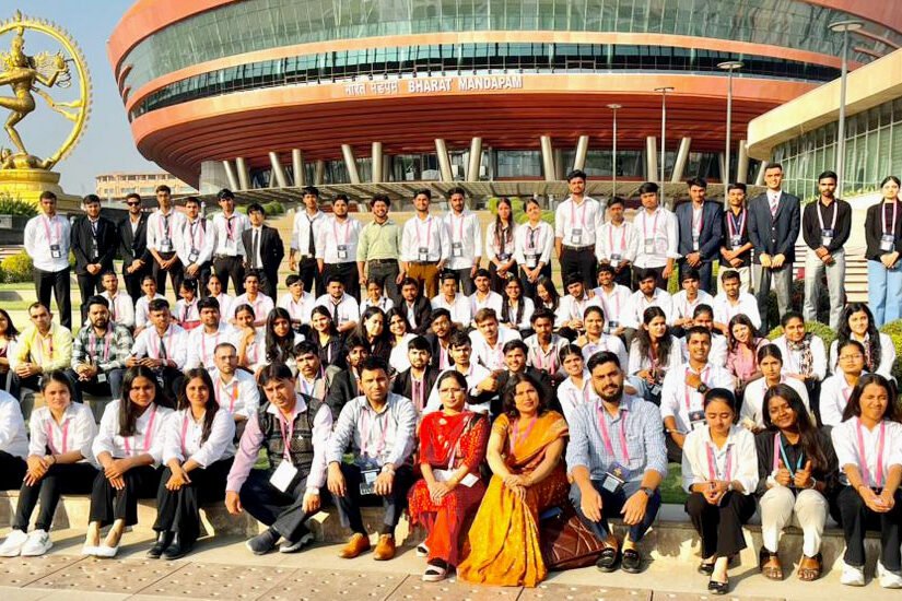 डीएवी शताब्दी महाविद्यालय, फरीदाबाद के विद्यार्थियों की नई दिल्ली स्थित भारत मण्डपम में आयोजित  कार्यक्रम ‘द राइजिंग भारत समिट’