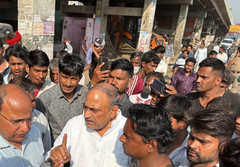 गरीबों को नहीं उजडने देंगे, पहले वैकल्पिक व्यवस्था करो, कांग्रेस जिलाध्यक्ष बलजीत कौशिक ने मौके पर पहुंंचकर रुकवाई तोडफोड