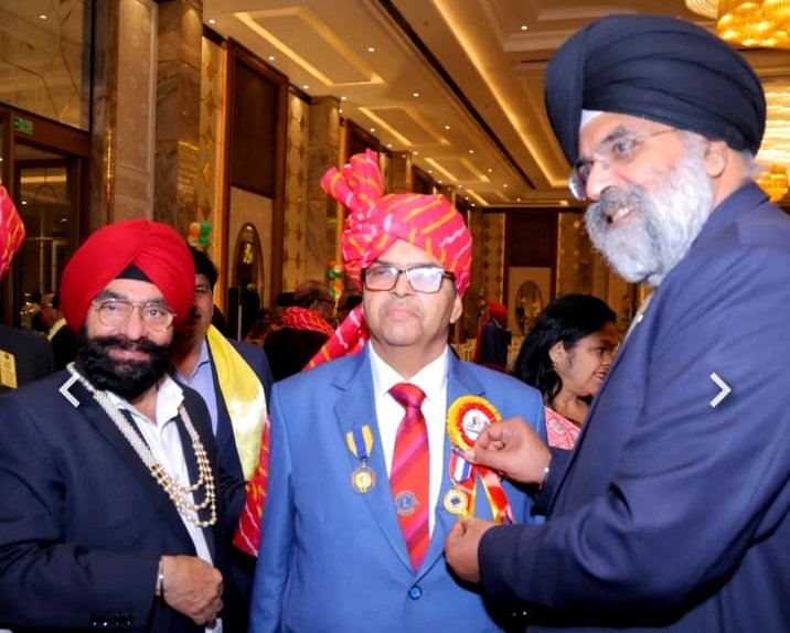 लायन योगिन्दर सिंह तेवतिया डिस्ट्रिक्ट गवर्नर मेडल से सम्मानित, भारत में लायनिज़्म के 70 वर्ष पूर्ण होने के अवसर पर लायंस इंटरनेशनल अध्यक्ष लायन अरविंदर पाल सिंह ने किया सम्मानित