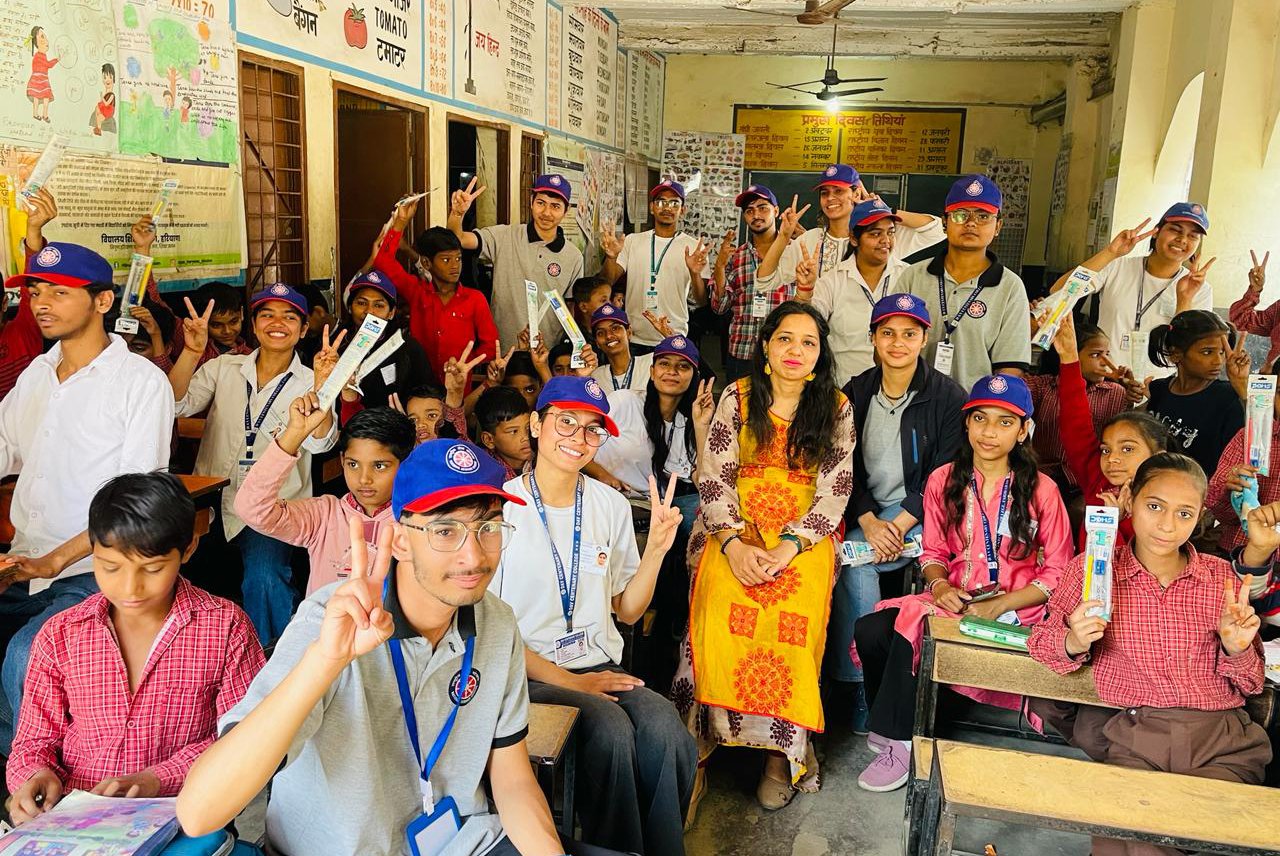 डीएवी शताब्दी महाविद्यालय के  एनएसएस स्वयंसेवकों का सेवा अभियान : राहुल कॉलोनी के विद्यालय में बच्चों के साथ बिताया प्रेरणादायक समय