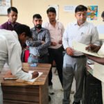 मुख्यमंत्री उडन दस्ता फरीदाबाद द्वारा नगर परिषद होडल कार्यालय के औचक निरीक्षण, कार्यालय में देरी से आते हैं कर्मचारी-अधिकारी व प्रॉपर्टी ID बनाने में की जा रही थी धांधली