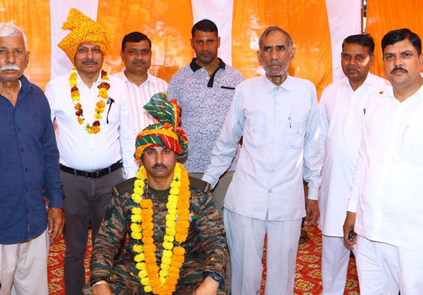 तीन पीढ़ियों की देशसेवा का गौरव: कुमाऊं रेजिमेंट से 26 वर्ष बाद सेवानिवृत्त होकर गांव चीरसी पहुंचे सैनिक सुरेश यादव का भव्य स्वागत किया गया