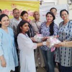 महावीर इंटरनेशनल सोशल फाउंडेशन ने बीके अस्पताल में जिला रेड क्रॉस सोसाइटी के सहयोग से वंचित परिवार की गर्भस्थ महिलाओं को स्वास्थ्यवर्धक सामग्री किट बांटी