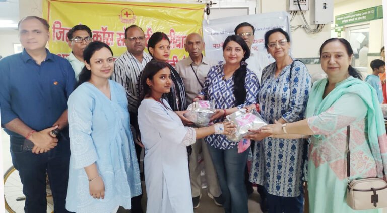 महावीर इंटरनेशनल सोशल फाउंडेशन ने बीके अस्पताल में जिला रेड क्रॉस सोसाइटी के सहयोग से वंचित परिवार की गर्भस्थ महिलाओं को स्वास्थ्यवर्धक सामग्री किट बांटी