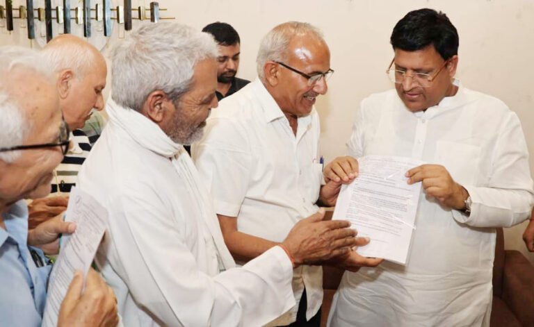 हरियाणा बिजली पेंशनर्स वेलफेयर एसोसिएशन ने  समस्याओ के समाधान की मांग को लेकर मुख्यमंत्री के नाम से मंत्री विपुल गोयल को ज्ञापन सौंपा