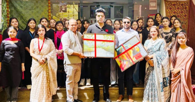 कलात्मक प्रर्दशनी देखने पहुंचे गिनीज बुक ऑफ व्लर्ड रिकॉर्ड होल्डर रोहताश चौधरी व टीवी एक्टर अंकित आर्य