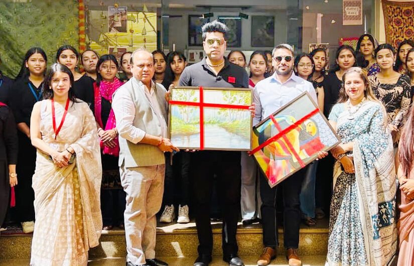 कलात्मक प्रर्दशनी देखने पहुंचे गिनीज बुक ऑफ व्लर्ड रिकॉर्ड होल्डर रोहताश चौधरी व टीवी एक्टर अंकित आर्य