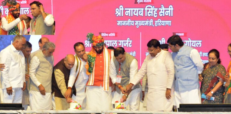 मुख्यमंत्री नायब सिंह सैनी ने रैली में केक काटकर फरीदाबाद भाजपा जिला अध्यक्ष पंकज पूजन रामपाल को दी जन्मदिन की शुभकामनाएं