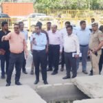 फरीदाबाद में जलभराव और सीवरेज प्रबंधन को लेकर डीसी आयुष सिन्हा ने किया ग्राउंड जीरो पर निरीक्षण, अधिकारियों को दिए निर्देश