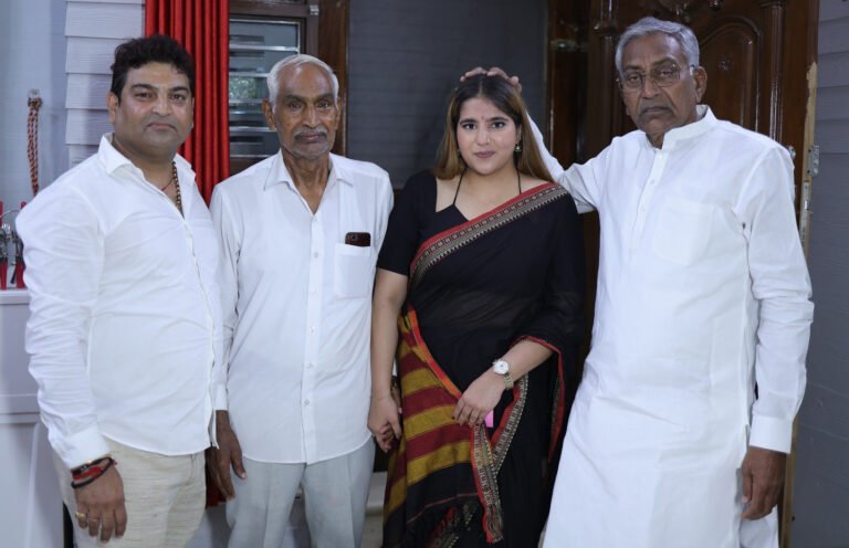 डॉक्टर बिटिया तमन्ना चंदीला का बुढ़ैना में ग्रामीणों ने किया जोरदार स्वागत , गांव की पहली महिला एमबीबीएस, डॉक्टर बिटिया को बधाई देने वालों को लगा तांता