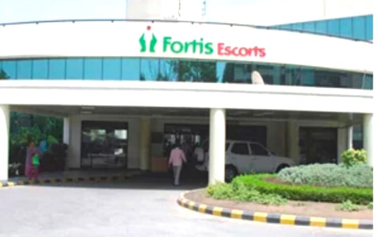 Fortis Escorts successfully treats an 11-year-old girl suffering from a rare congenital disorder of the stomach