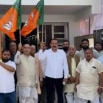 1857 की क्रांति के महानायक और बल्लभगढ़ के शहीद राजा नाहर सिंह की 203वीं जयंती के अवसर पर विधायक पं. मूलचंद शर्मा ने  पुष्पांजलि अर्पित कर उन्हें भावभीनी श्रद्धांजलि दी