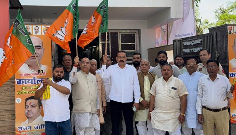 1857 की क्रांति के महानायक और बल्लभगढ़ के शहीद राजा नाहर सिंह की 203वीं जयंती के अवसर पर विधायक पं. मूलचंद शर्मा ने  पुष्पांजलि अर्पित कर उन्हें भावभीनी श्रद्धांजलि दी