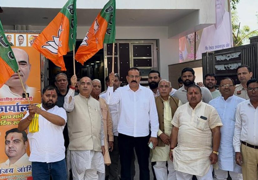 1857 की क्रांति के महानायक और बल्लभगढ़ के शहीद राजा नाहर सिंह की 203वीं जयंती के अवसर पर विधायक पं. मूलचंद शर्मा ने  पुष्पांजलि अर्पित कर उन्हें भावभीनी श्रद्धांजलि दी