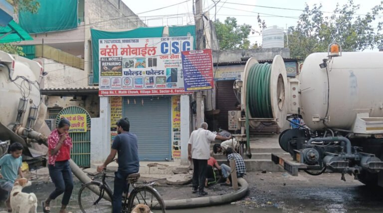 सीही गांव में सीवर ओवर फ्लो की समस्या को दूर करने का कार्य जारी,समस्या का किया गया समाधान