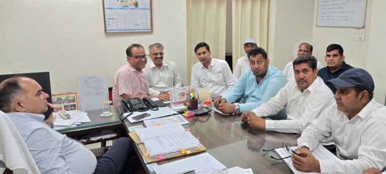 कर्मचारियों की माँगों के मुद्दों पर अधीक्षण अभियन्ता जितेंदर सिंह ढुल से यूनियन का प्रतिनिधि मण्डल मिला: लेखराज चौधरी