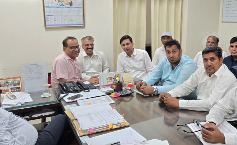 कर्मचारियों की माँगों के मुद्दों पर अधीक्षण अभियन्ता जितेंदर सिंह ढुल से यूनियन का प्रतिनिधि मण्डल मिला: लेखराज चौधरी