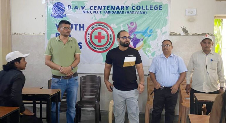 डी.ए.वी. शताब्दी महाविद्यालय में विश्व मलेरिया दिवस पर जागरूकता अभियान