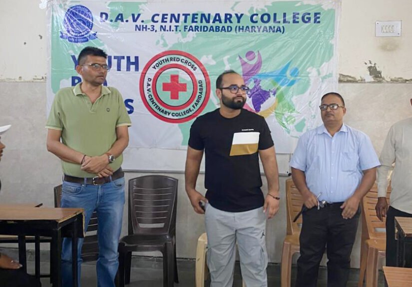 डी.ए.वी. शताब्दी महाविद्यालय में विश्व मलेरिया दिवस पर जागरूकता अभियान