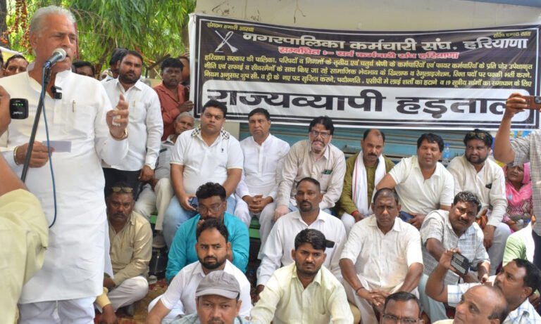 वर्षों से मैला ढो रहे समाज के साथ ज्यादती कर रही भाजपा सरकार : करण दलाल