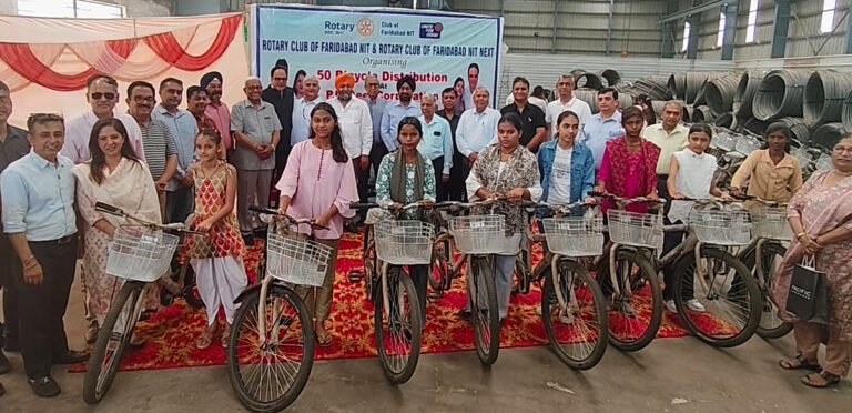 आरसीएफ एनआईटी और आरसीएफ एनआईटी नेक्सट ने 50 होनहार जरूरतमंद छात्राओं को साईकिल बांटी