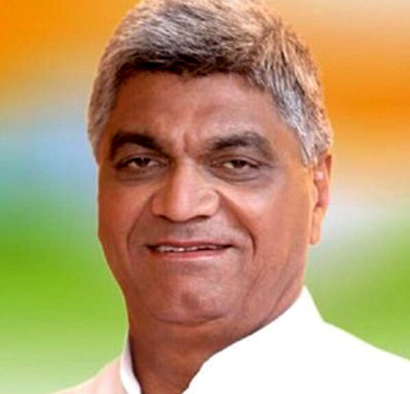पृथला क्षेत्र में निर्माणाधीन सडकों में लगाई गई घटिया सामग्री : रघुबीर तेवतिया