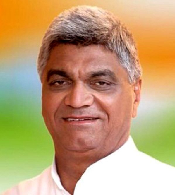 पृथला क्षेत्र में निर्माणाधीन सडकों में लगाई गई घटिया सामग्री : रघुबीर तेवतिया