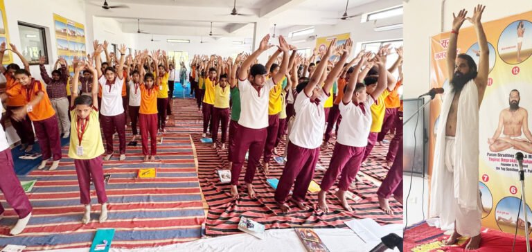 गांव पाली के ओ३म शिक्षा संस्कार सीनियर सैकेण्डरी स्कूल में योगभ्यास करवाते योगीराज डॅा. ओ३मप्रकाश महाराज