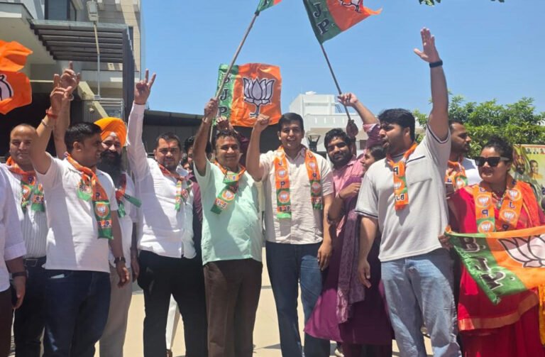 बंगाल, असम एवं पांडिचेरी में भाजपा की ऐतिहासिक जीत पर सेक्टर 2 जिला कार्यालय में भव्य जश्न