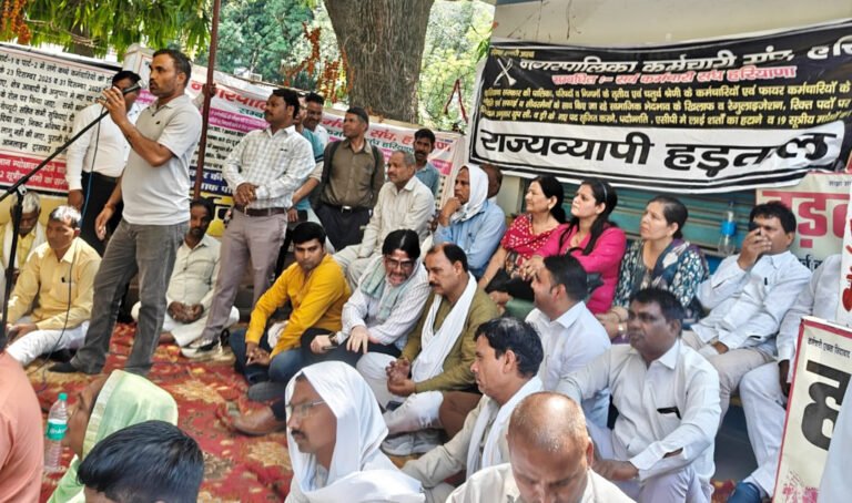 नगर पालिका संघ की हड़ताल को‌ सवास्थ्य कर्मचारी संघ का समर्थन।