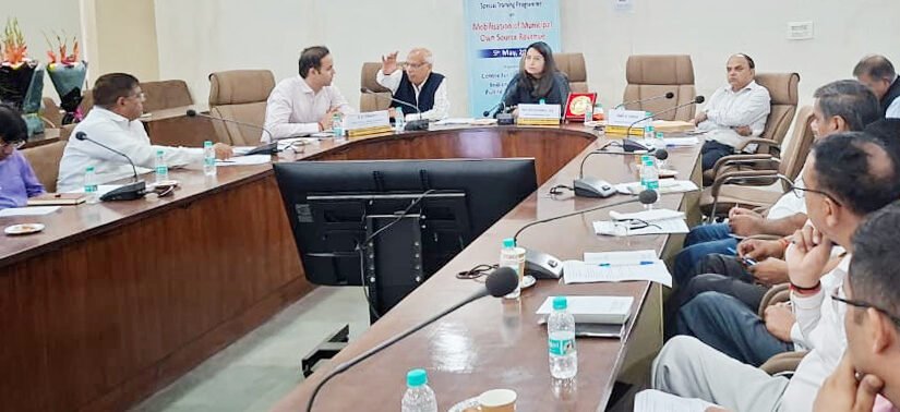 जनगणना के कार्य में लापरवाही से नाराज़ फरीदाबाद नगर निगम आयुक्त एवं मुख्य जनगणना अधिकारी धीरेंद्र खड़गटा ने कड़ा रुख अपनाया