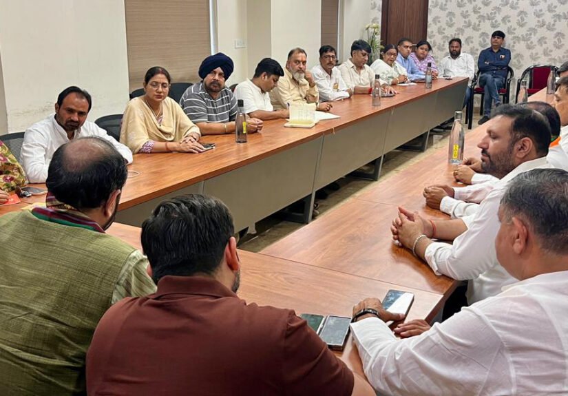 भाजपा फरीदाबाद की मासिक बैठक सम्पन्न, सरकार की जनकल्याणकारी योजनाओं का लाभ हर वर्ग तक पहुंचाना ही संगठन का लक्ष्य : पंकज पूजन रामपाल