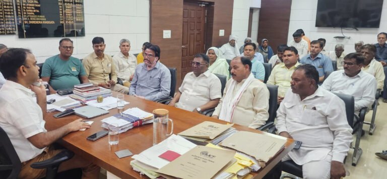 निगम आयुक्त ने संघ के प्रतिनिधि मंडल से शहर को स्वच्छ बनाने की अपील की